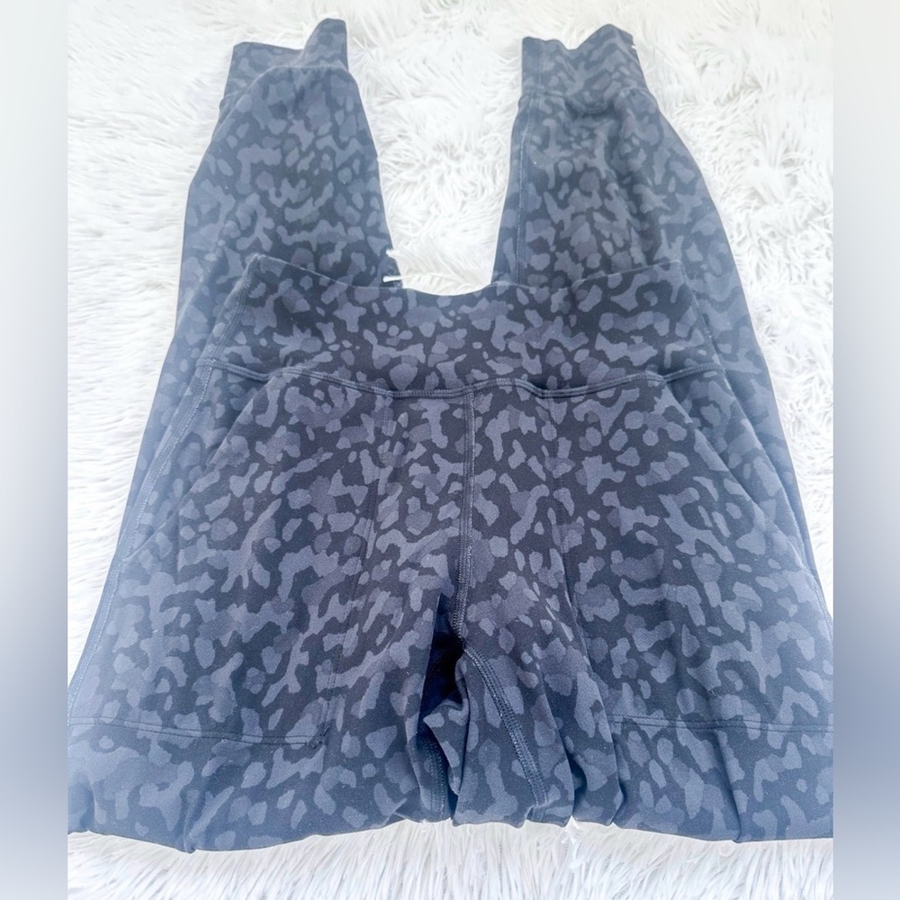 Lululemon Align Black Camo Joggers 28” Size 4 - Picture 3 of 5